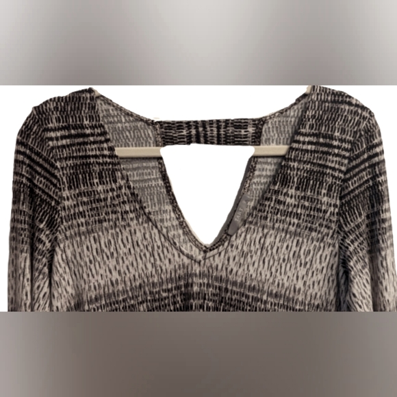 EUC TART black white grey gradient deep V neck long sleeve top back cut out - Picture 6 of 12